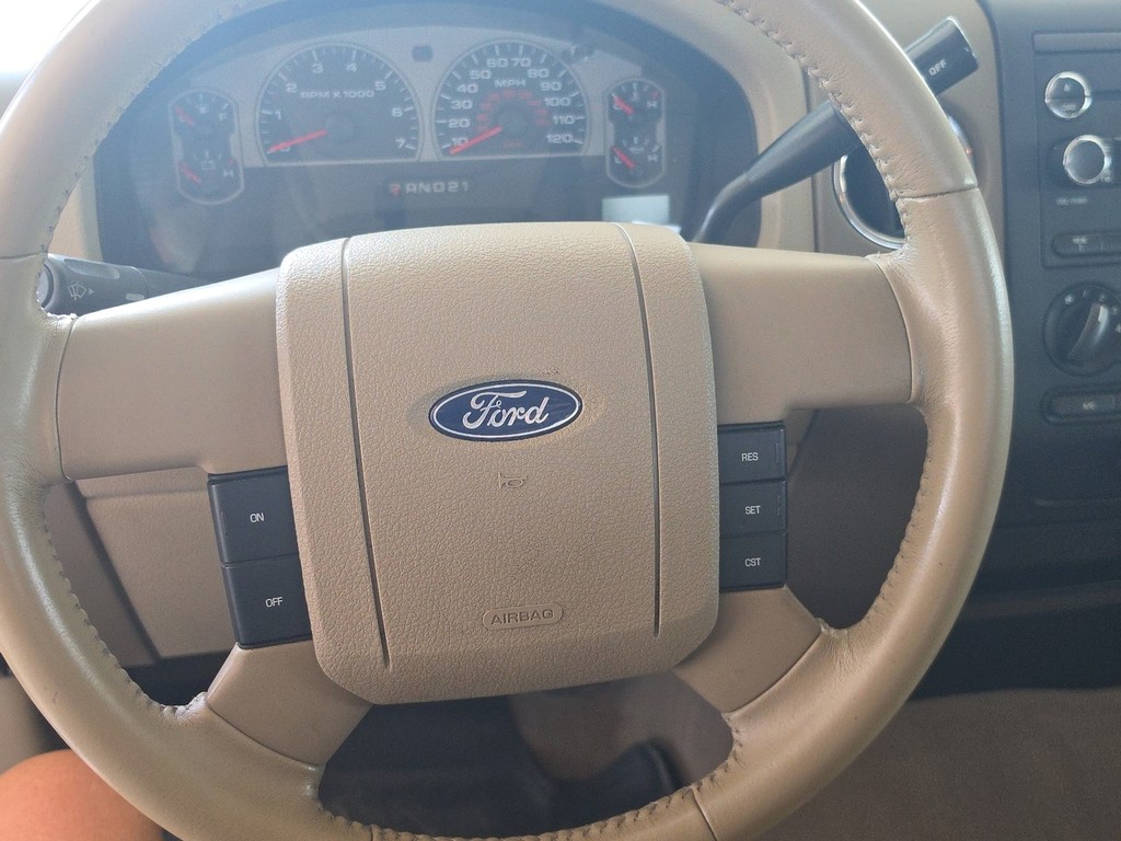 Ford F-150 Vehicle Full-screen Gallery Image 15