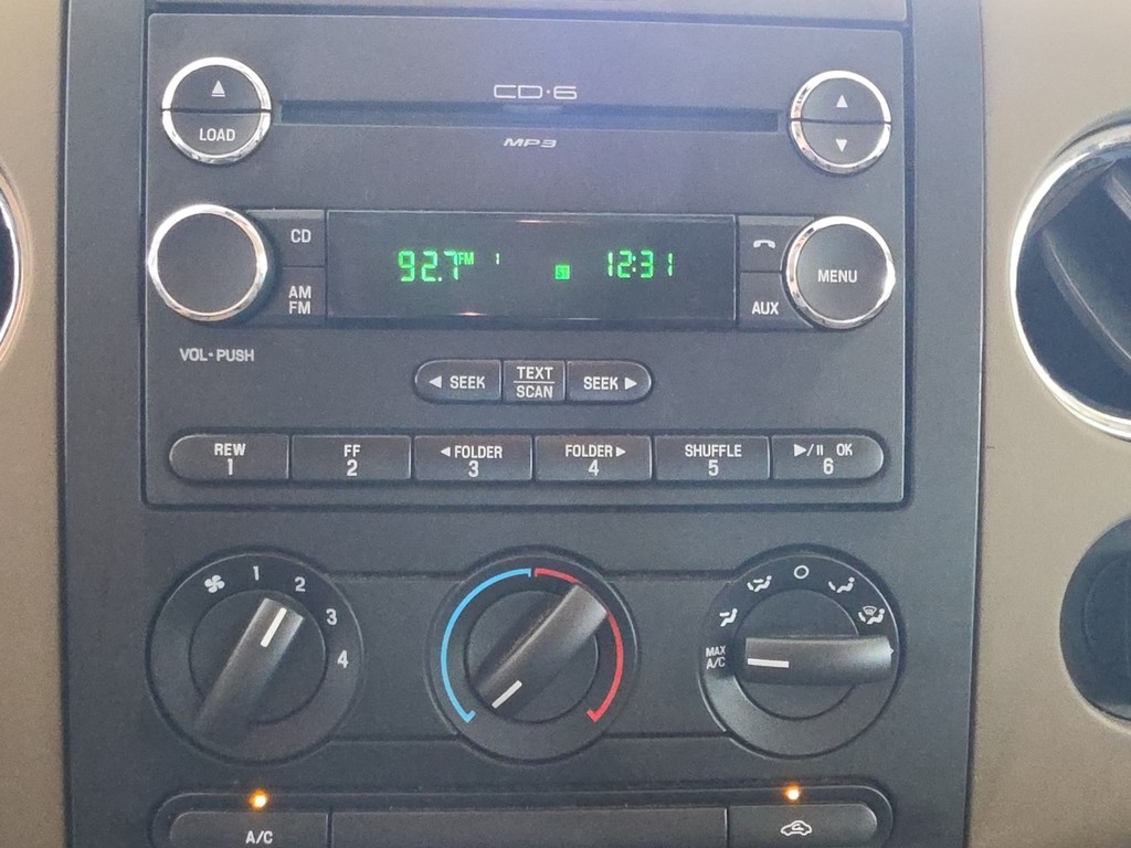 Ford F-150 Vehicle Full-screen Gallery Image 16
