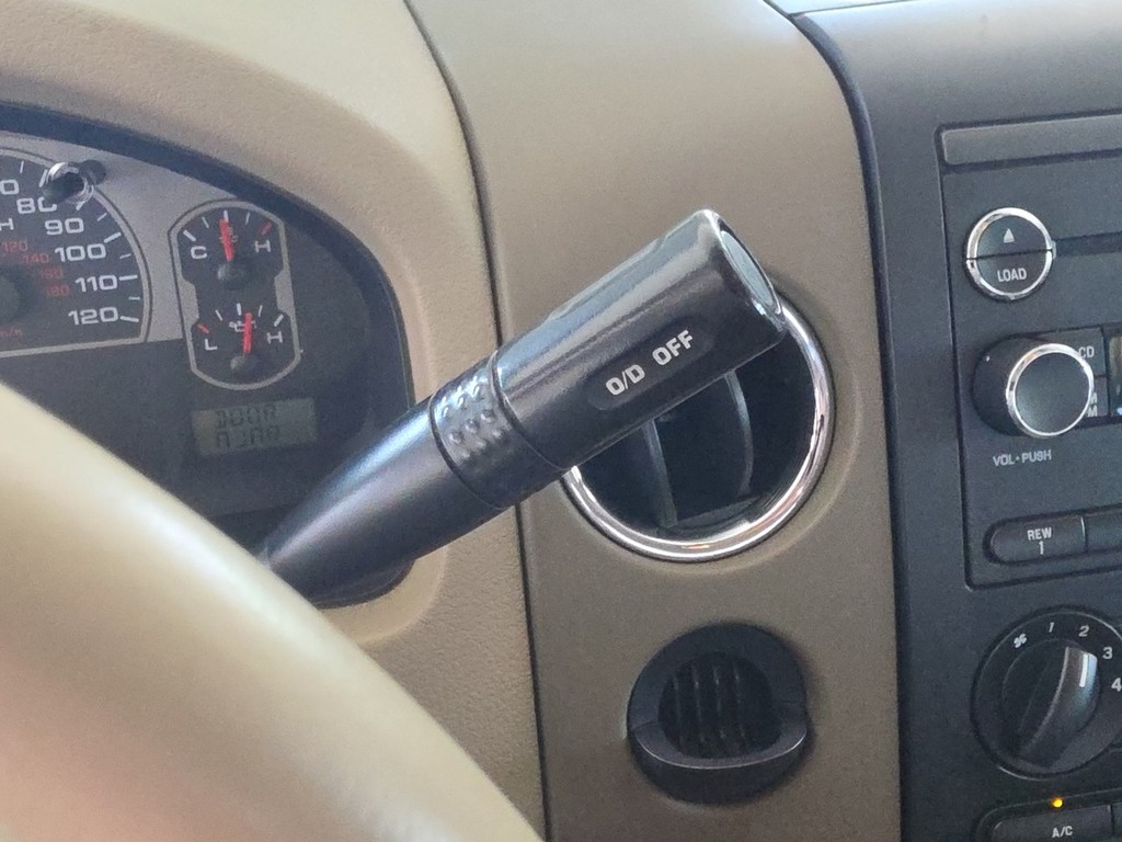 Ford F-150 Vehicle Full-screen Gallery Image 17