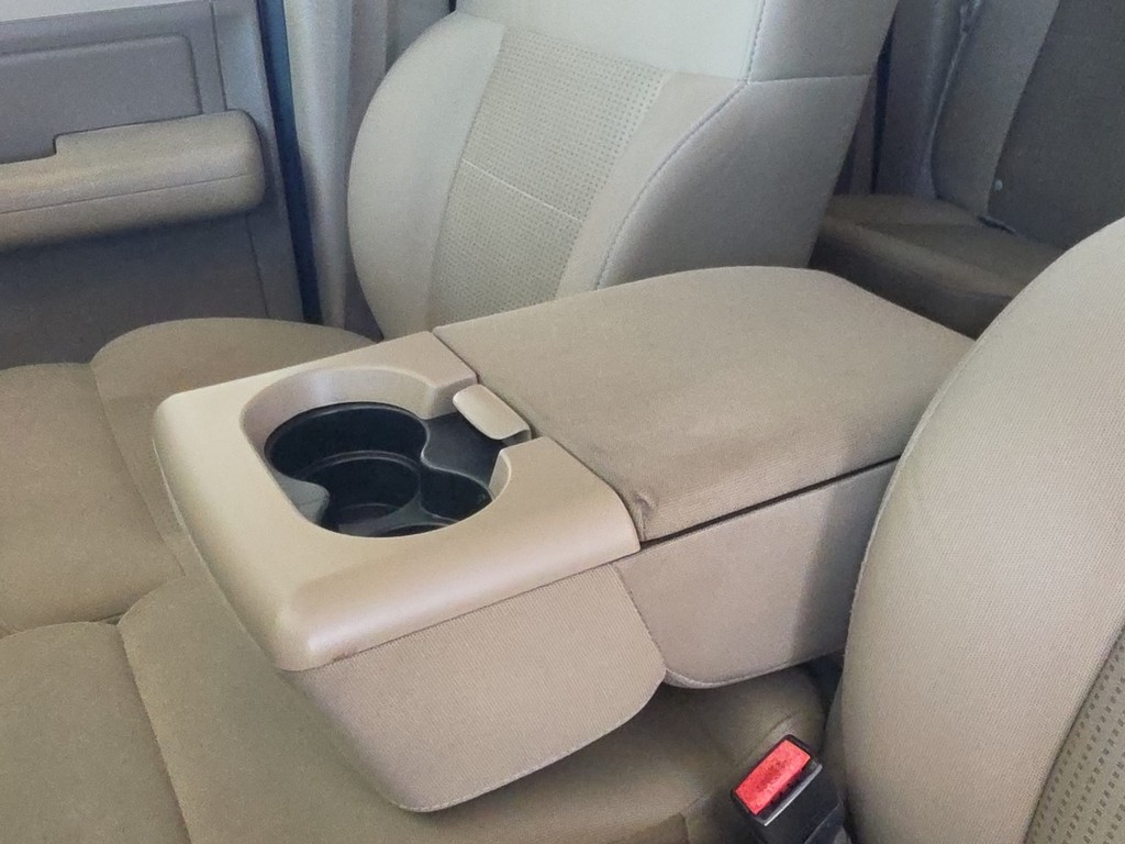 Ford F-150 Vehicle Full-screen Gallery Image 18
