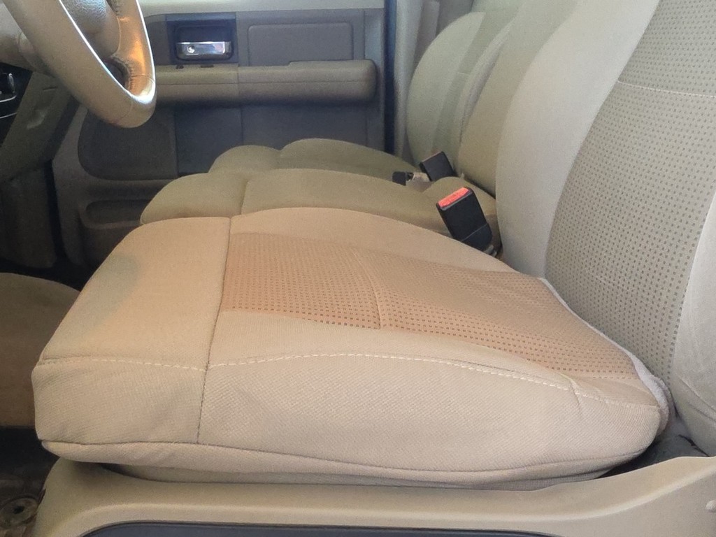 Ford F-150 Vehicle Full-screen Gallery Image 23