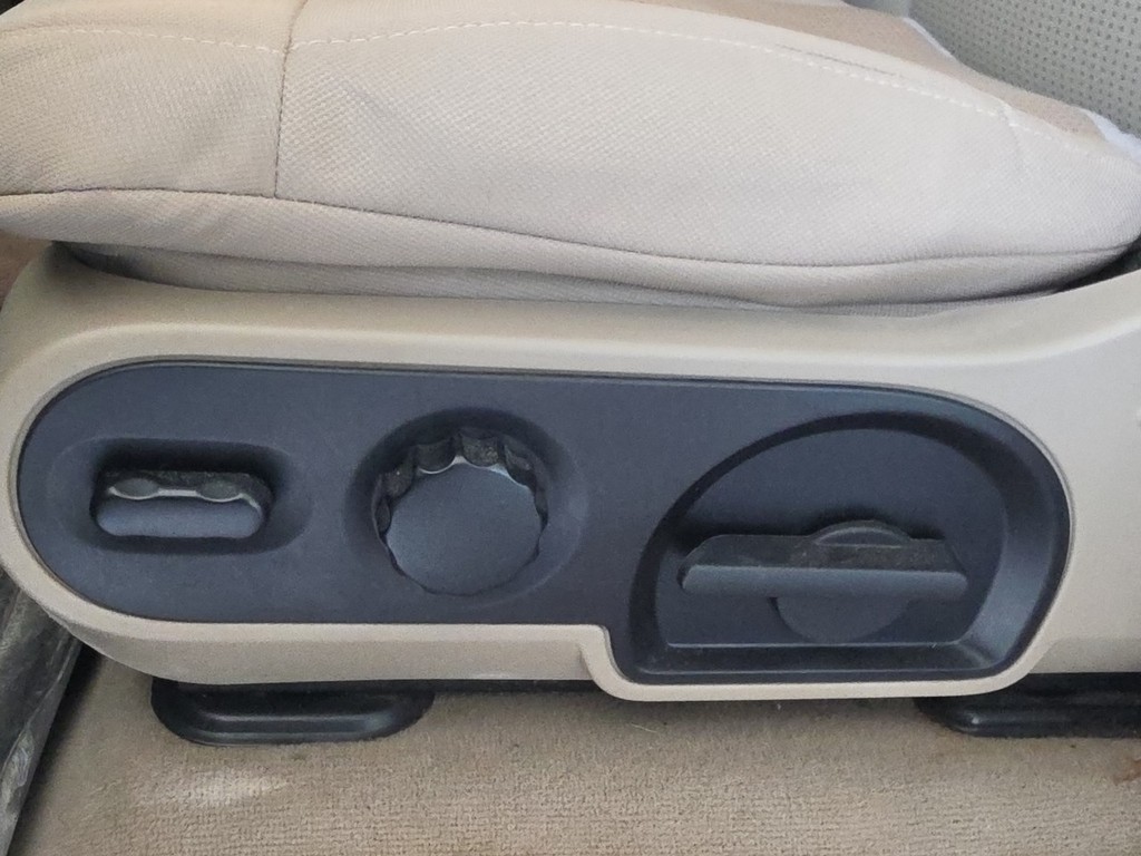 Ford F-150 Vehicle Full-screen Gallery Image 24