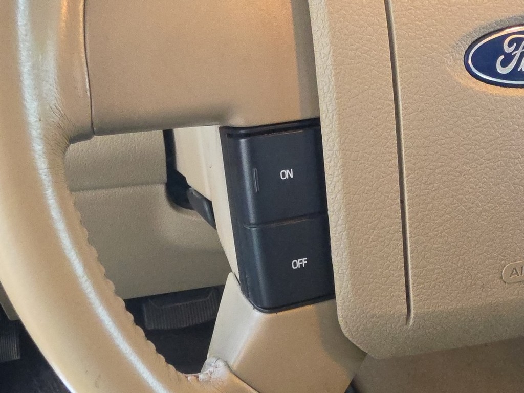 Ford F-150 Vehicle Full-screen Gallery Image 28