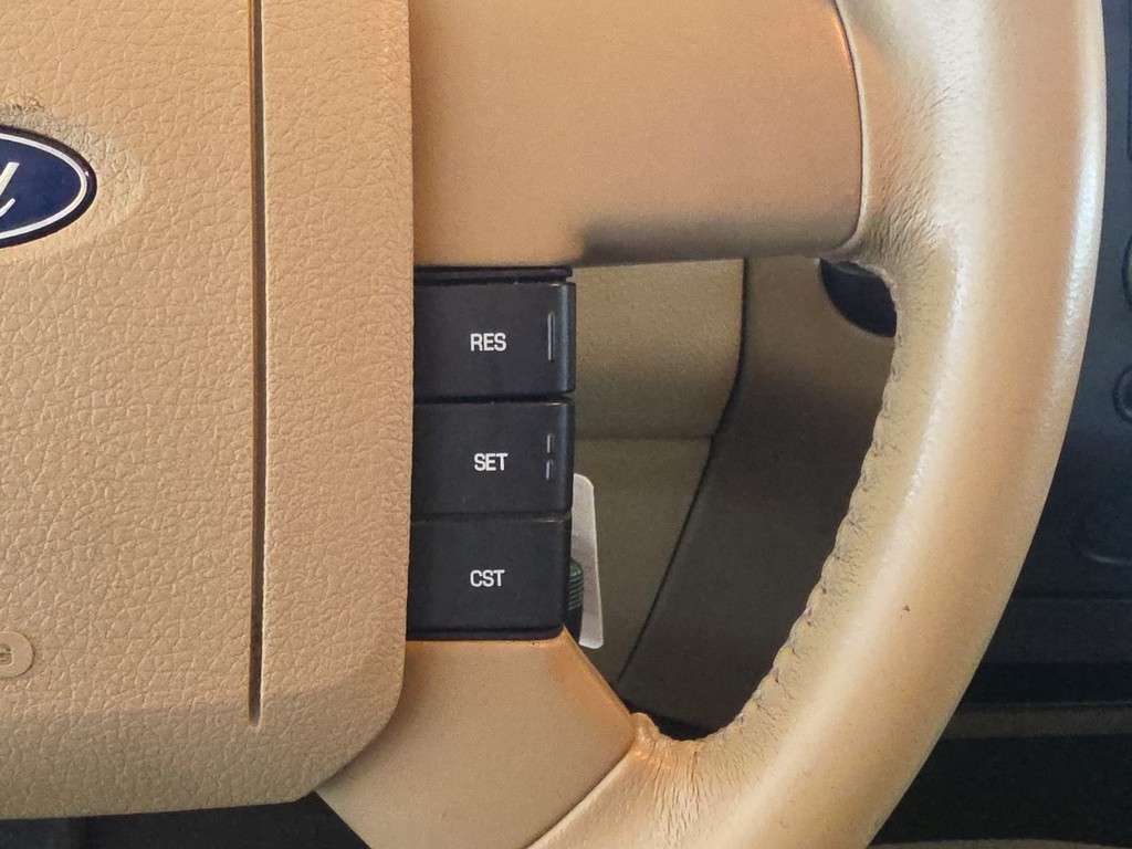 Ford F-150 Vehicle Full-screen Gallery Image 29