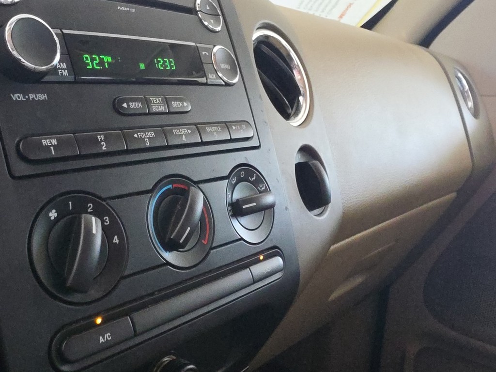 Ford F-150 Vehicle Full-screen Gallery Image 33