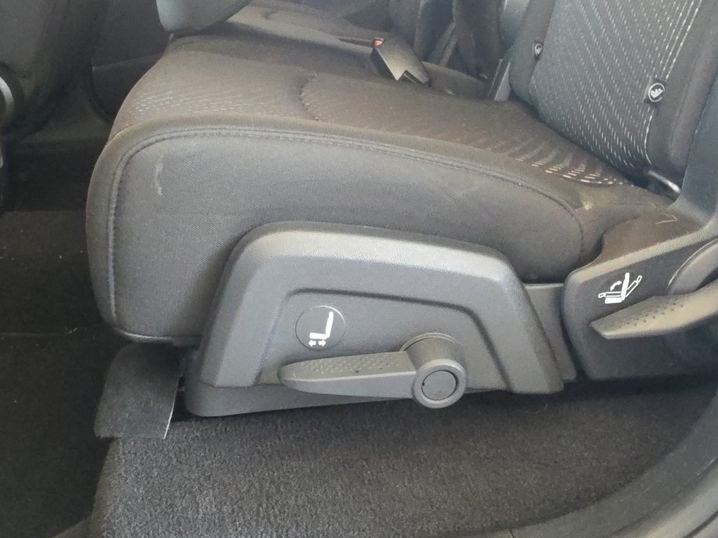 Dodge Journey Vehicle Full-screen Gallery Image 9