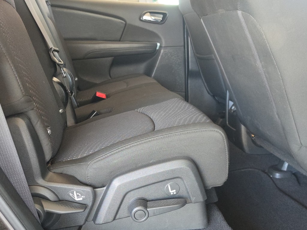 Dodge Journey Vehicle Full-screen Gallery Image 11