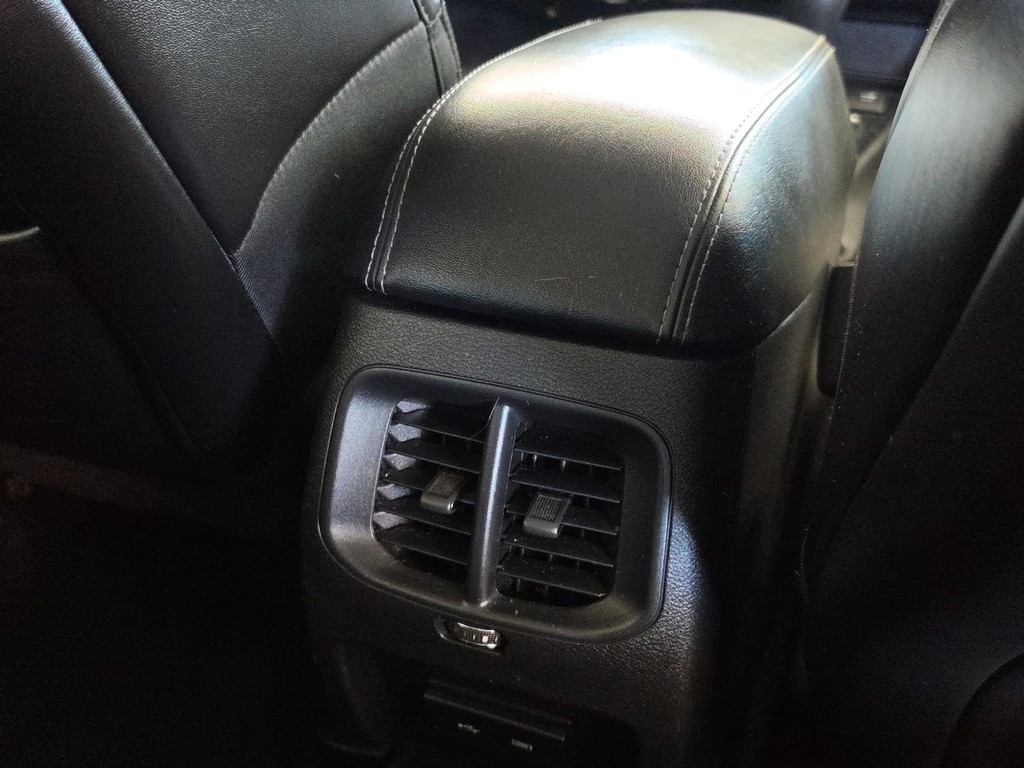Jeep Cherokee Vehicle Full-screen Gallery Image 13