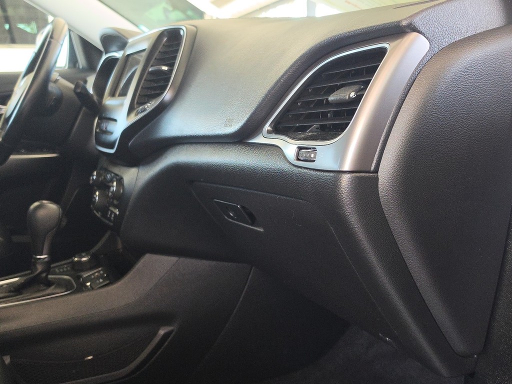 Jeep Cherokee Vehicle Full-screen Gallery Image 14