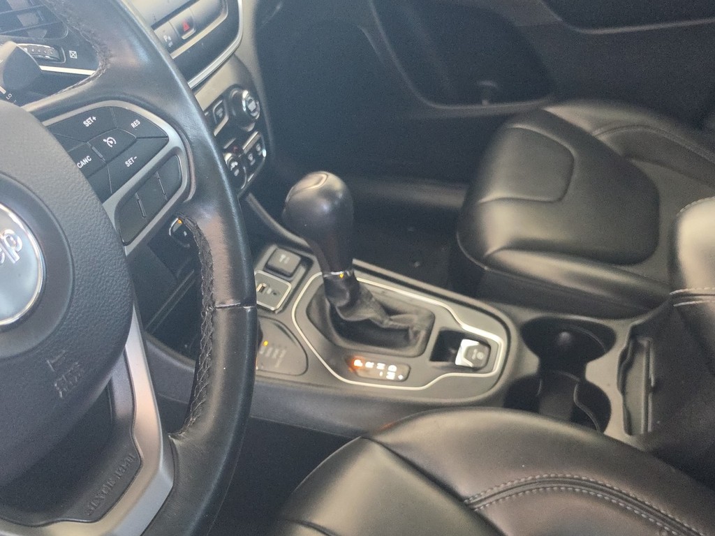 Jeep Cherokee Vehicle Full-screen Gallery Image 17