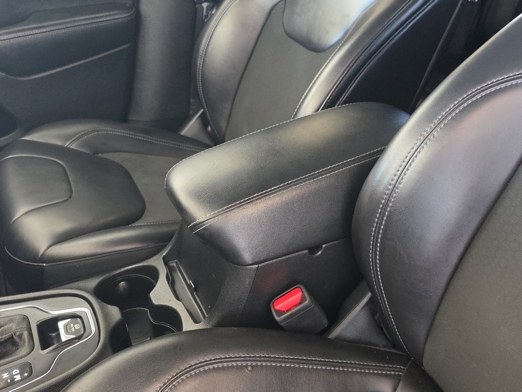 Jeep Cherokee Vehicle Full-screen Gallery Image 18