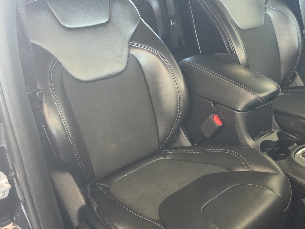 Jeep Cherokee Vehicle Full-screen Gallery Image 19