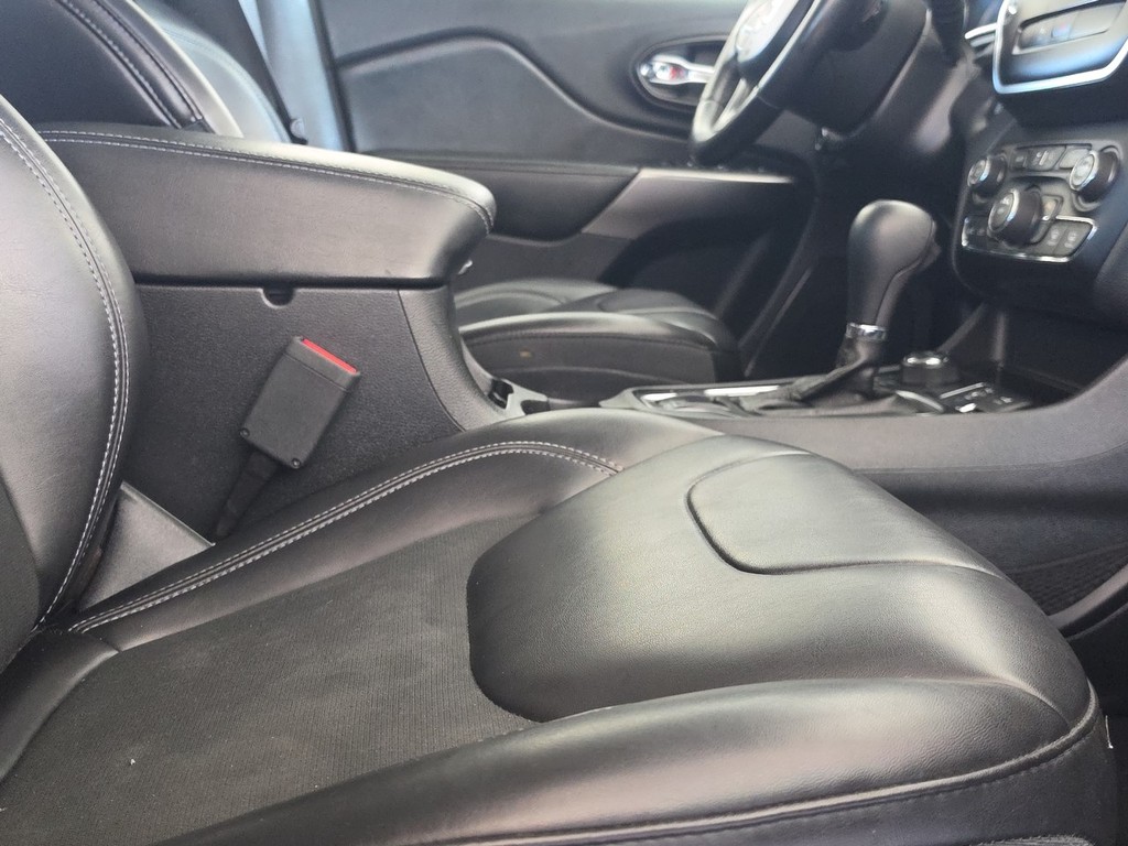 Jeep Cherokee Vehicle Full-screen Gallery Image 22