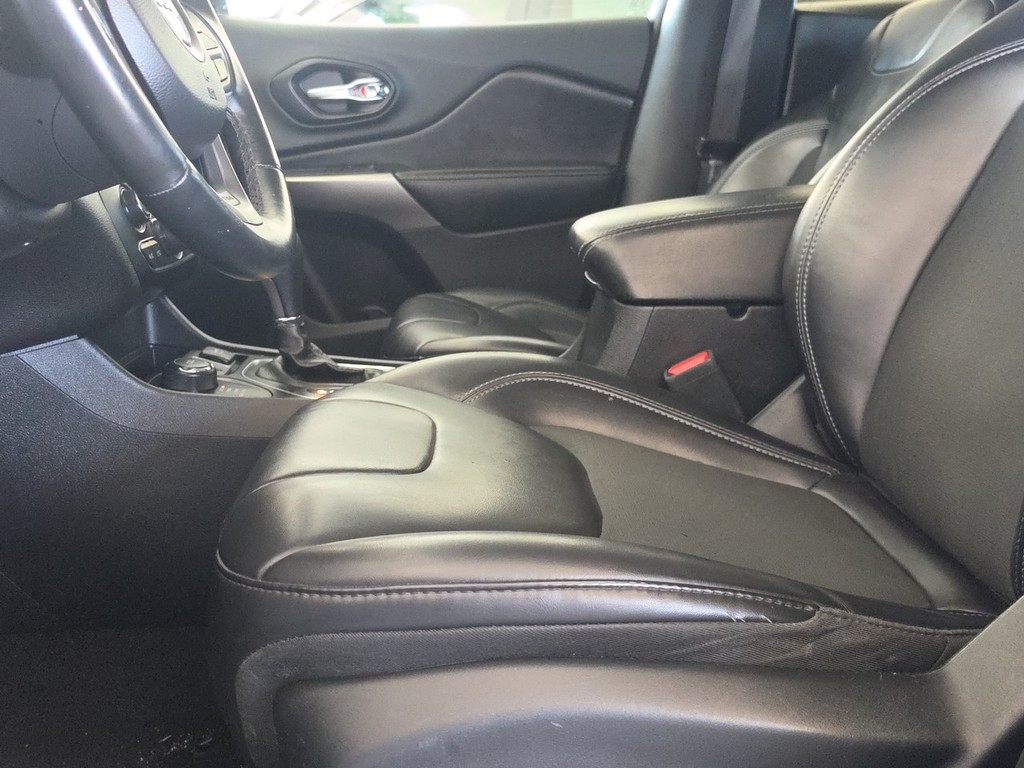 Jeep Cherokee Vehicle Full-screen Gallery Image 23