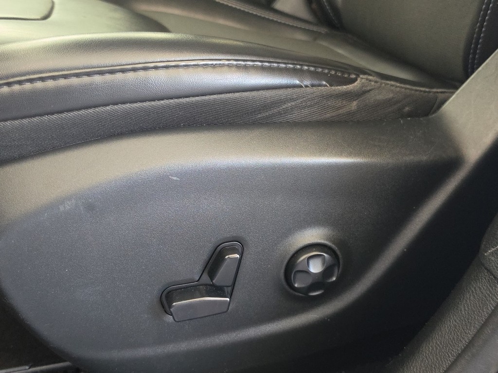 Jeep Cherokee Vehicle Full-screen Gallery Image 24