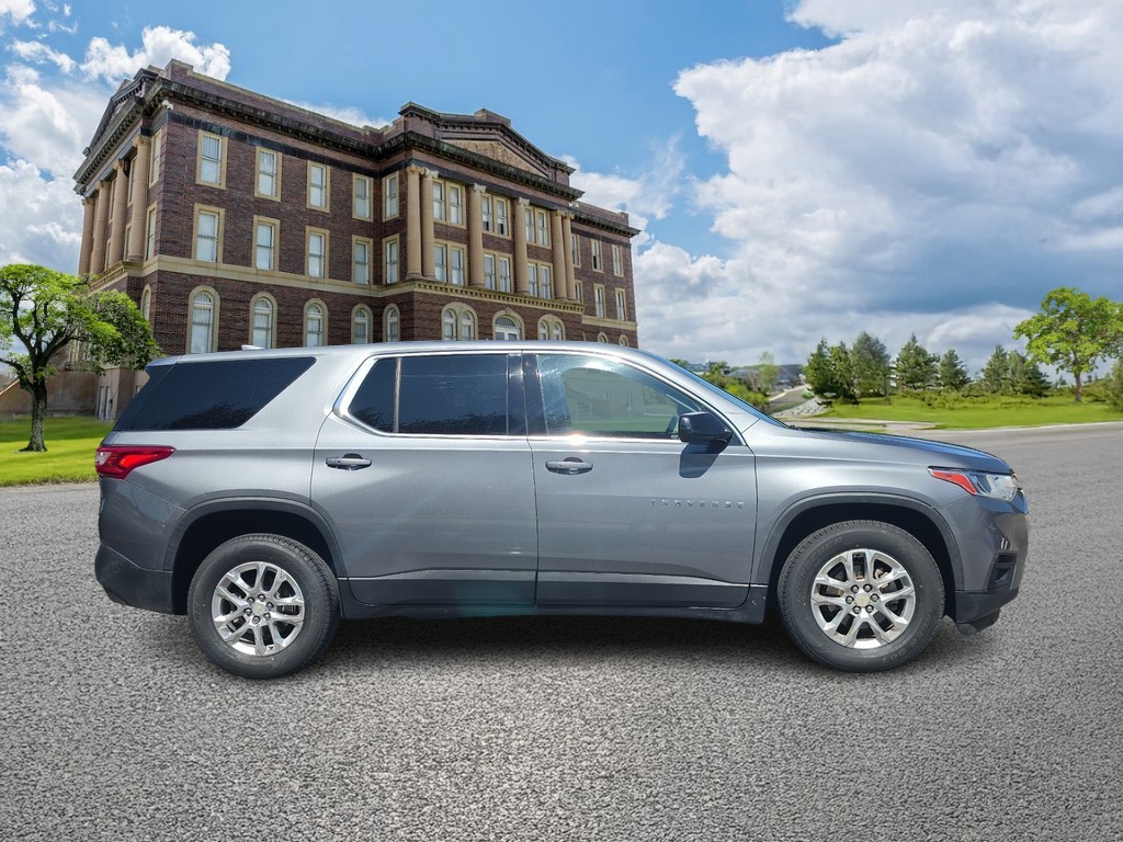 Chevrolet Traverse Vehicle Full-screen Gallery Image 2