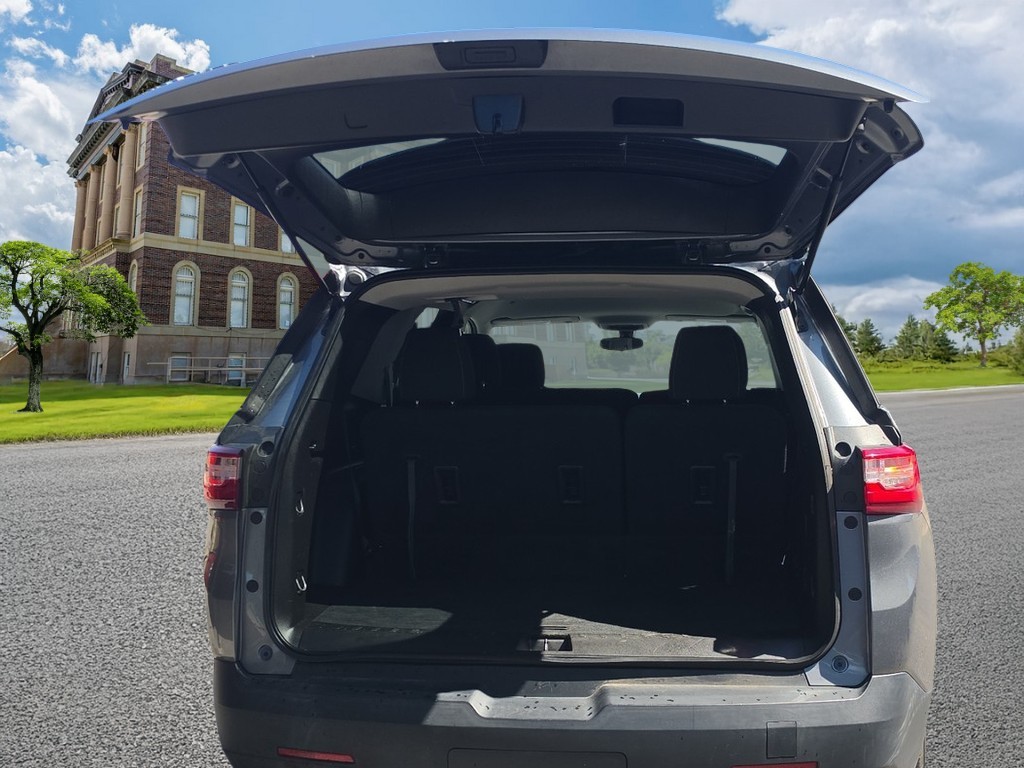 Chevrolet Traverse Vehicle Full-screen Gallery Image 5