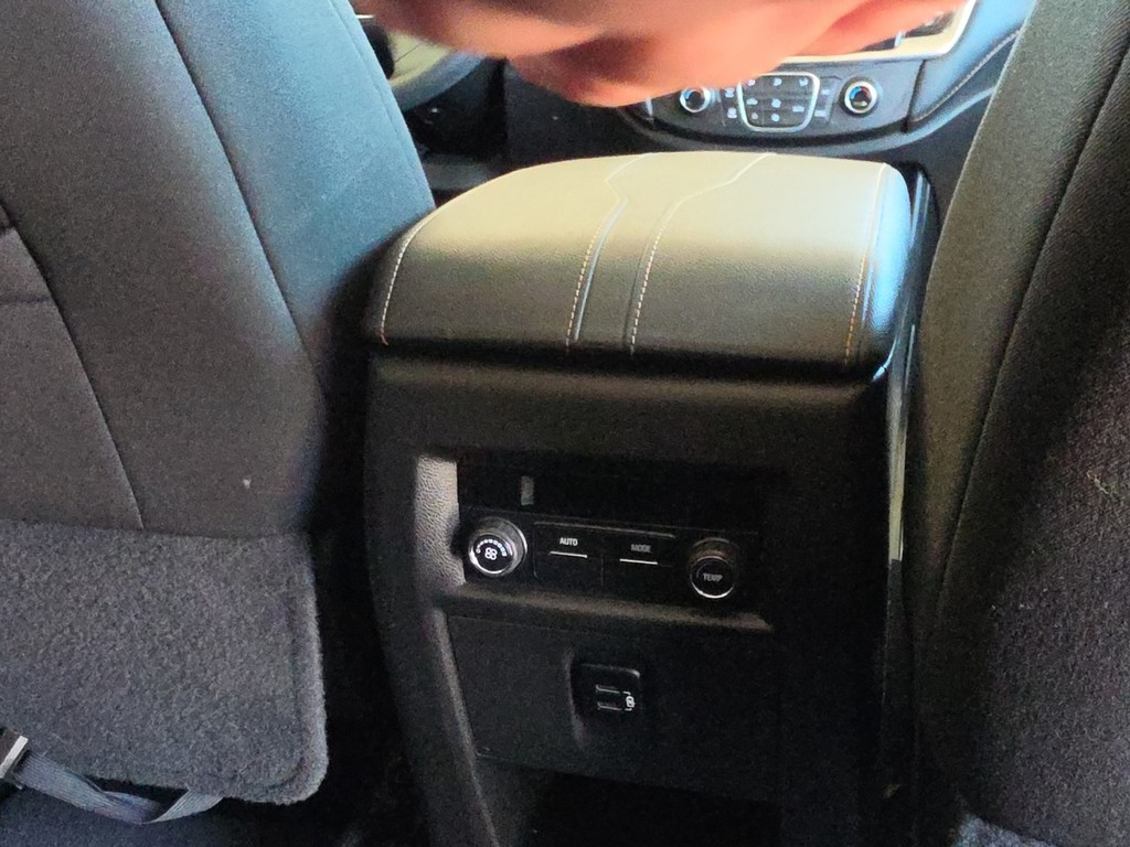 Chevrolet Traverse Vehicle Full-screen Gallery Image 11