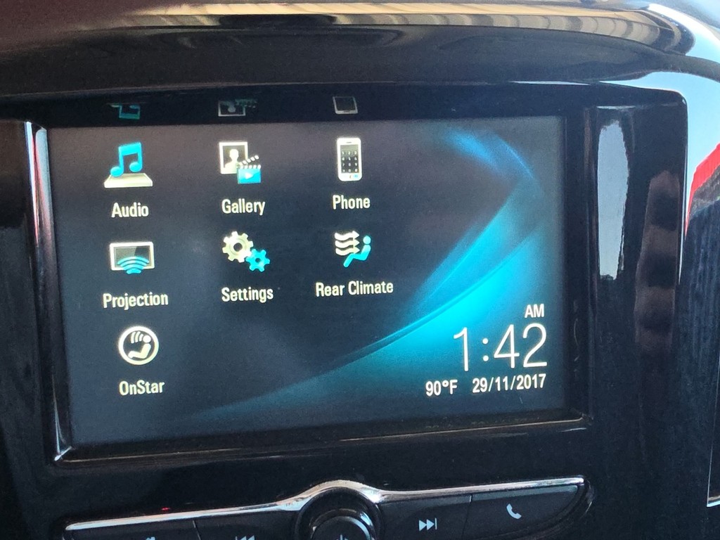 Chevrolet Traverse Vehicle Full-screen Gallery Image 32