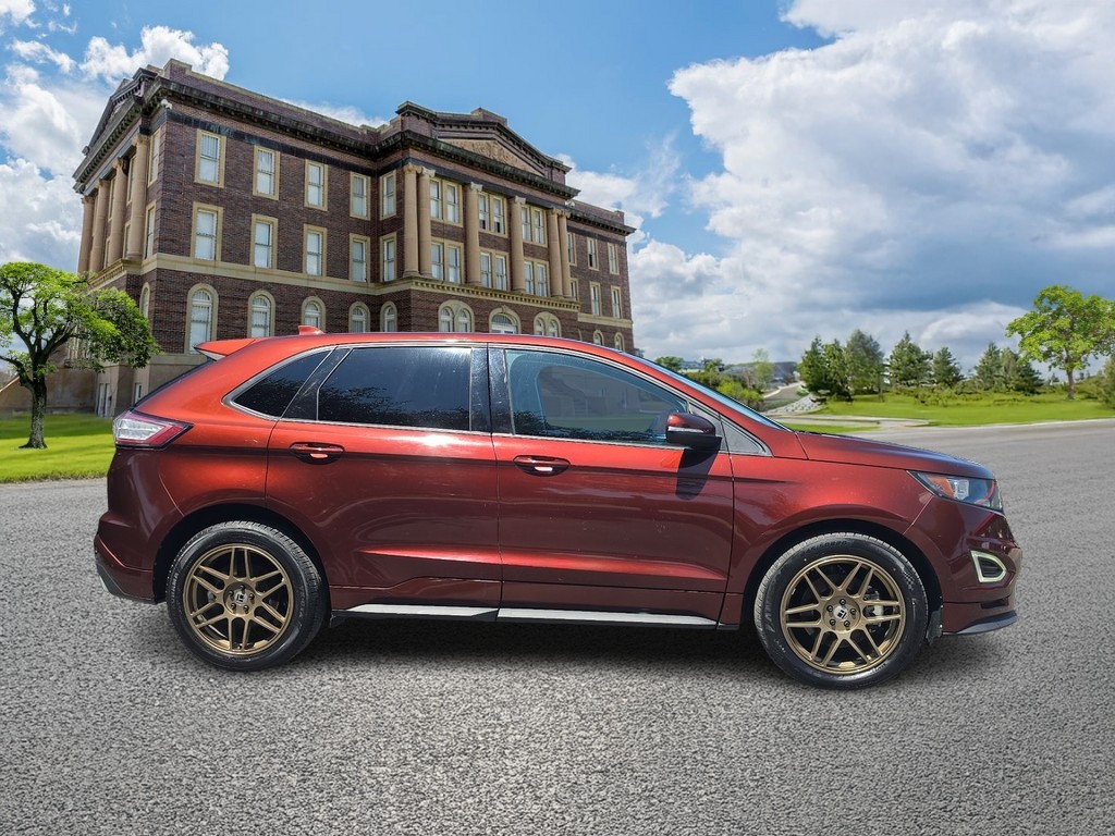 Ford Edge Vehicle Full-screen Gallery Image 2