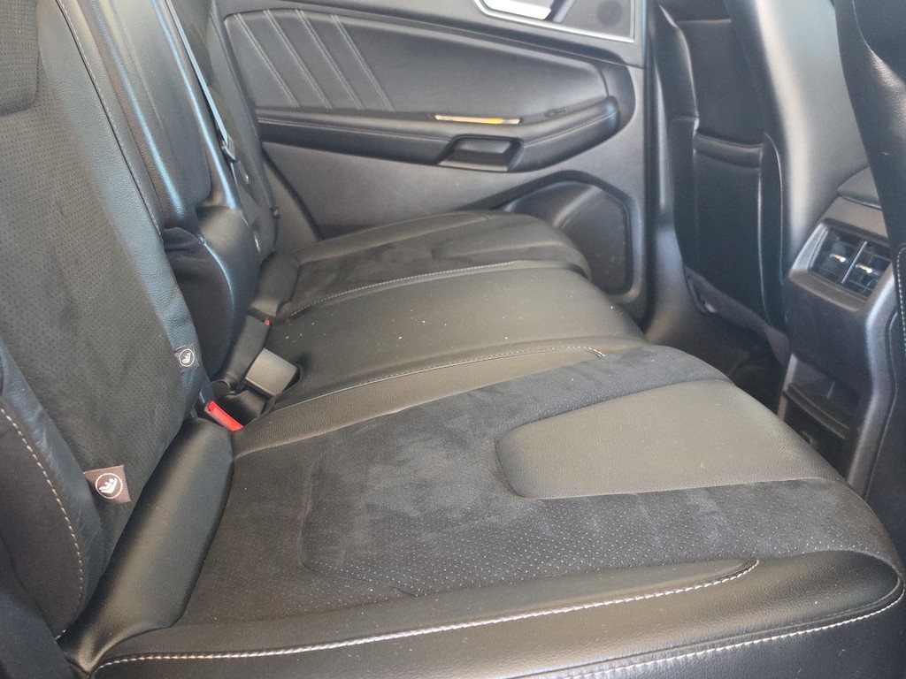 Ford Edge Vehicle Full-screen Gallery Image 10