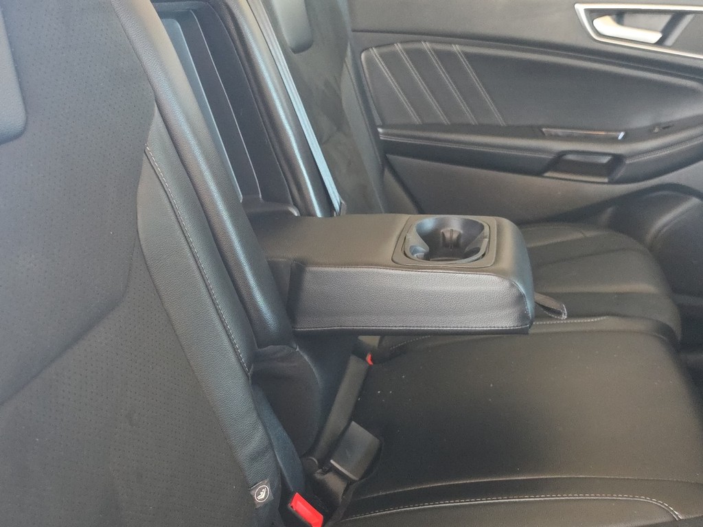 Ford Edge Vehicle Full-screen Gallery Image 11