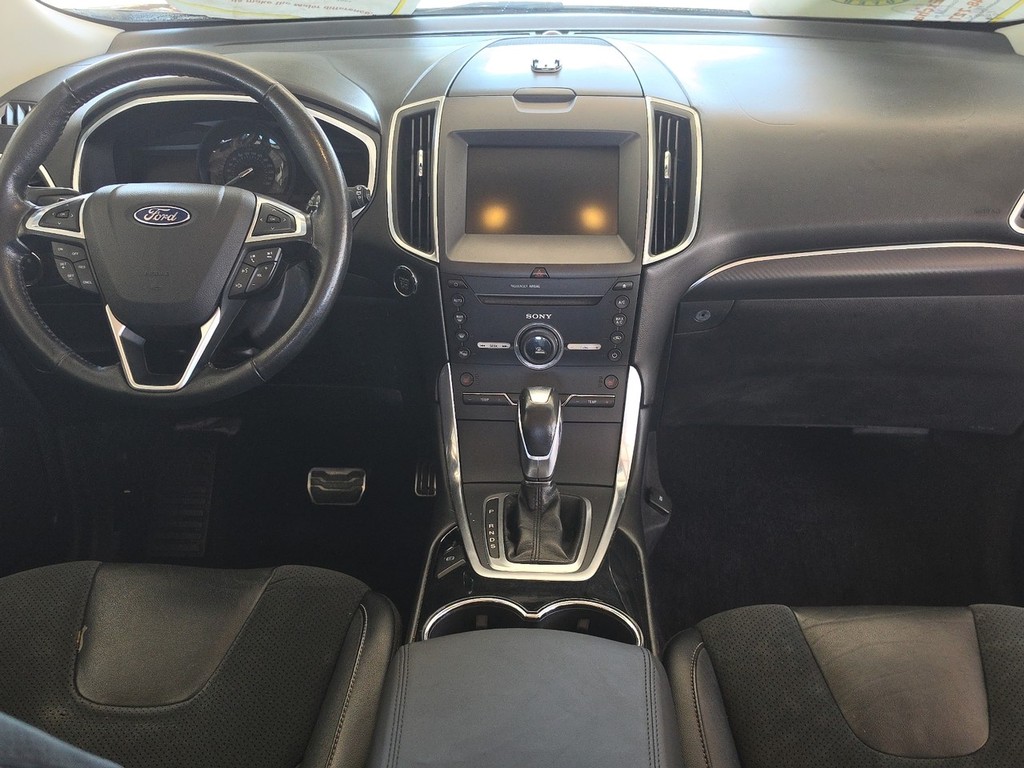 Ford Edge Vehicle Full-screen Gallery Image 14