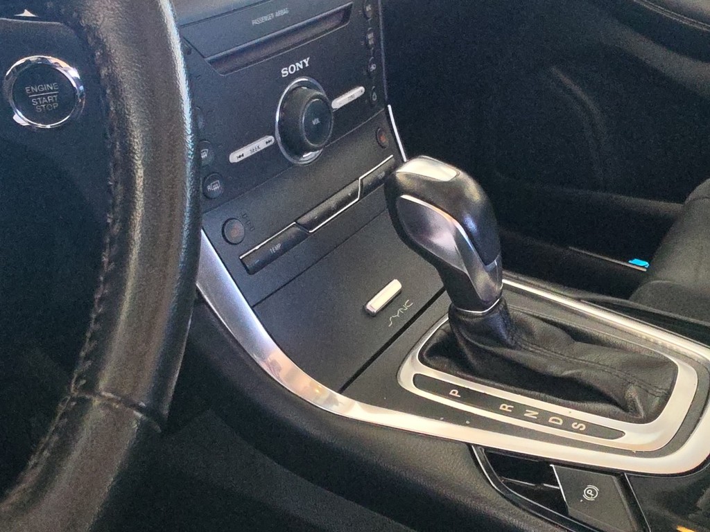 Ford Edge Vehicle Full-screen Gallery Image 17