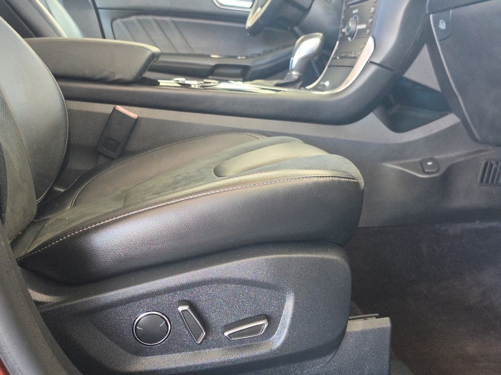 Ford Edge Vehicle Full-screen Gallery Image 22
