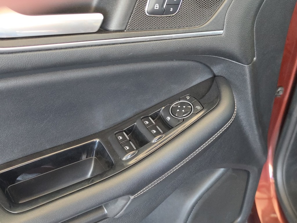 Ford Edge Vehicle Full-screen Gallery Image 25