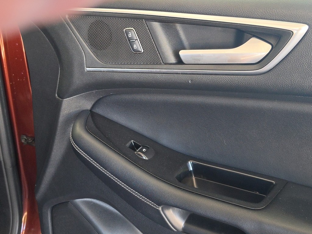 Ford Edge Vehicle Full-screen Gallery Image 26