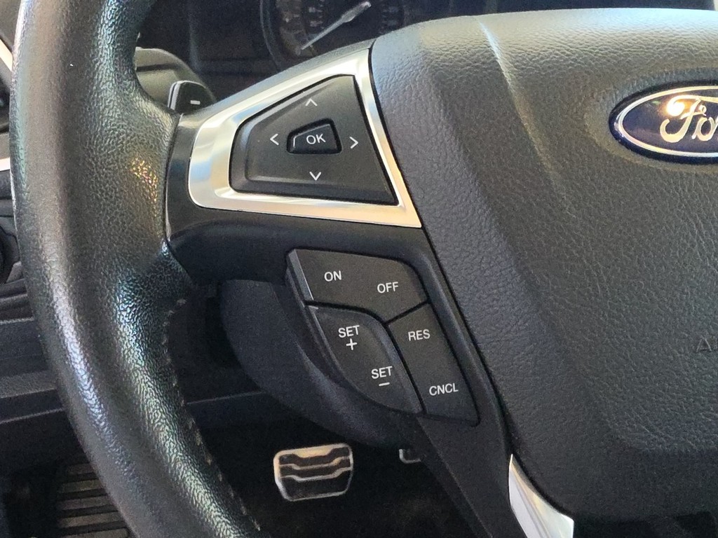 Ford Edge Vehicle Full-screen Gallery Image 28
