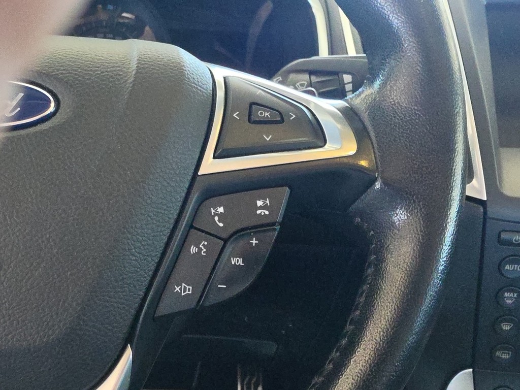 Ford Edge Vehicle Full-screen Gallery Image 29