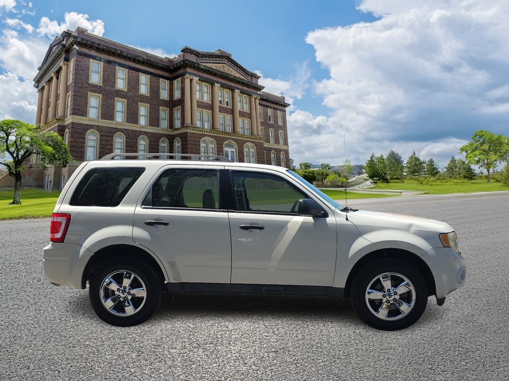 Ford Escape Vehicle Full-screen Gallery Image 02