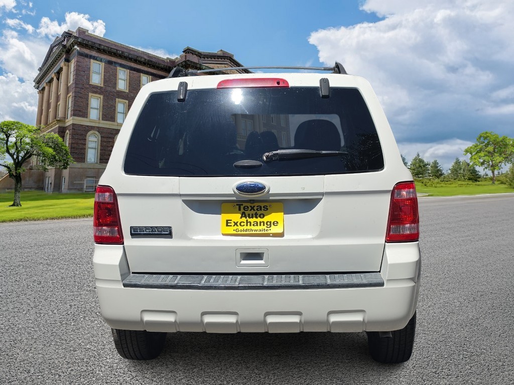 Ford Escape Vehicle Full-screen Gallery Image 04