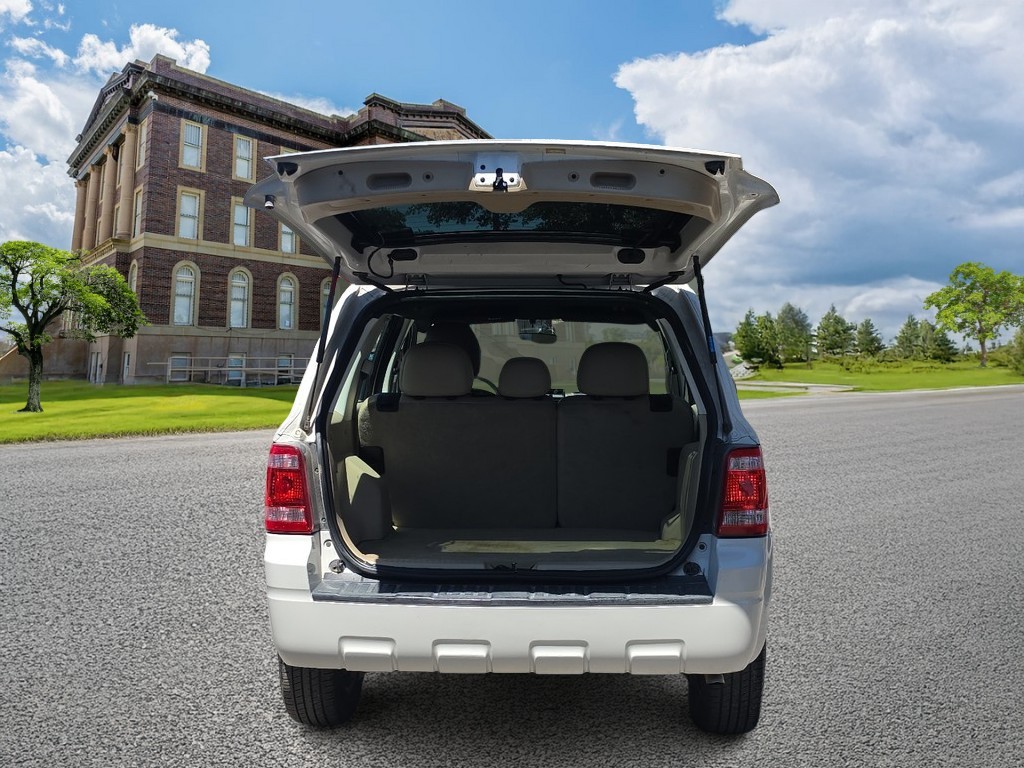 Ford Escape Vehicle Full-screen Gallery Image 05