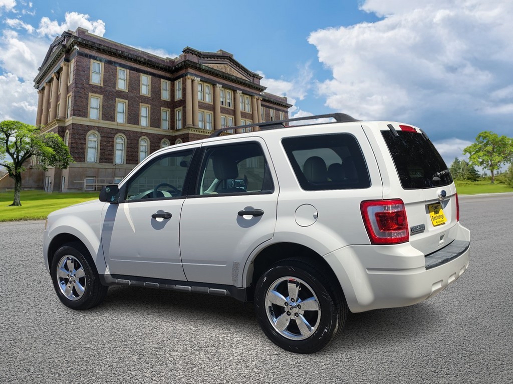 Ford Escape Vehicle Full-screen Gallery Image 06