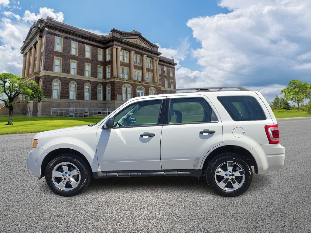 Ford Escape Vehicle Full-screen Gallery Image 07