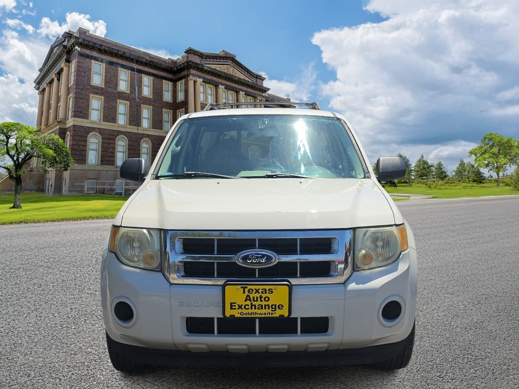 Ford Escape Vehicle Full-screen Gallery Image 09