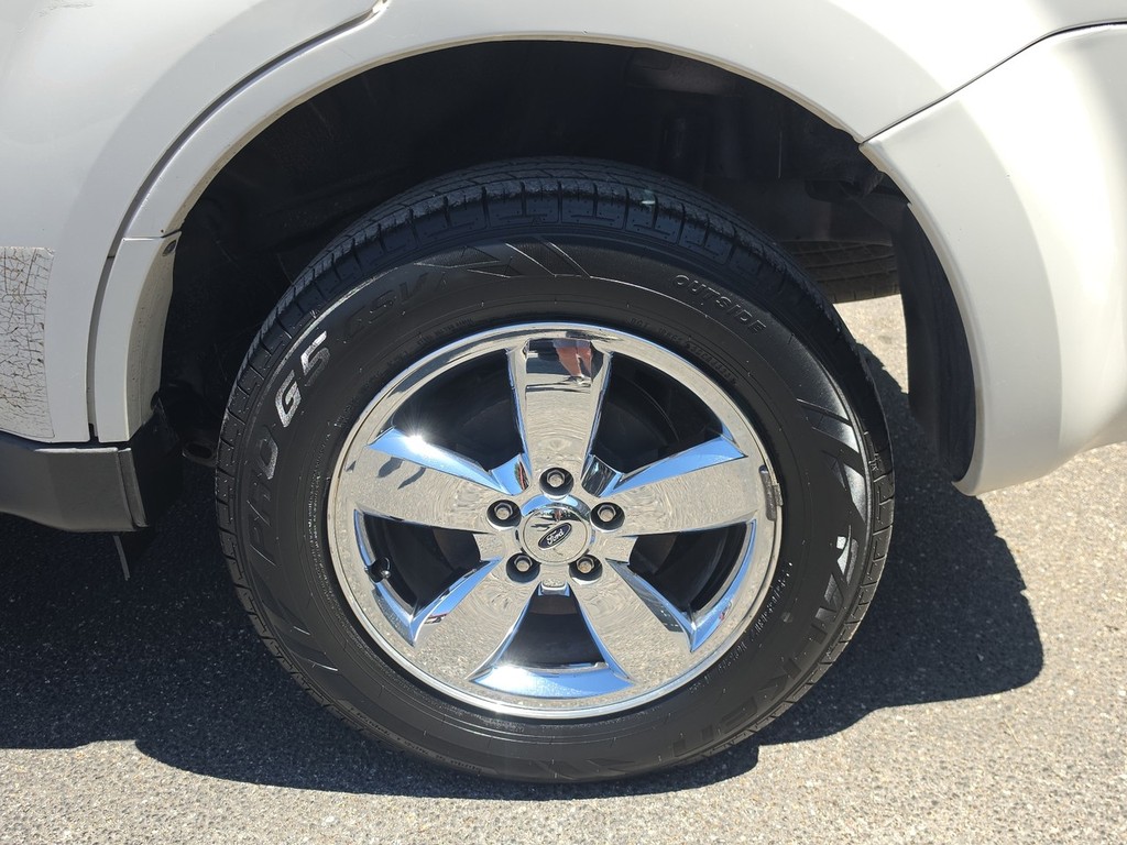 Ford Escape Vehicle Full-screen Gallery Image 10