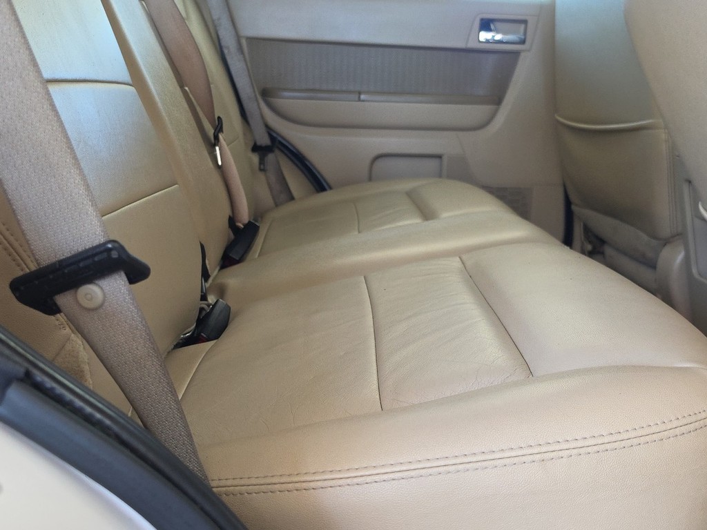Ford Escape Vehicle Full-screen Gallery Image 11