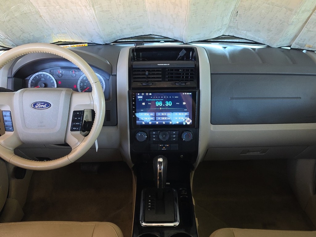 Ford Escape Vehicle Full-screen Gallery Image 14