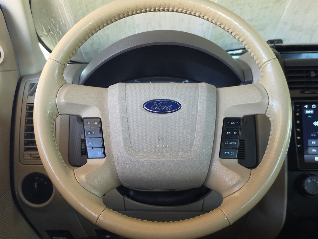 Ford Escape Vehicle Full-screen Gallery Image 15