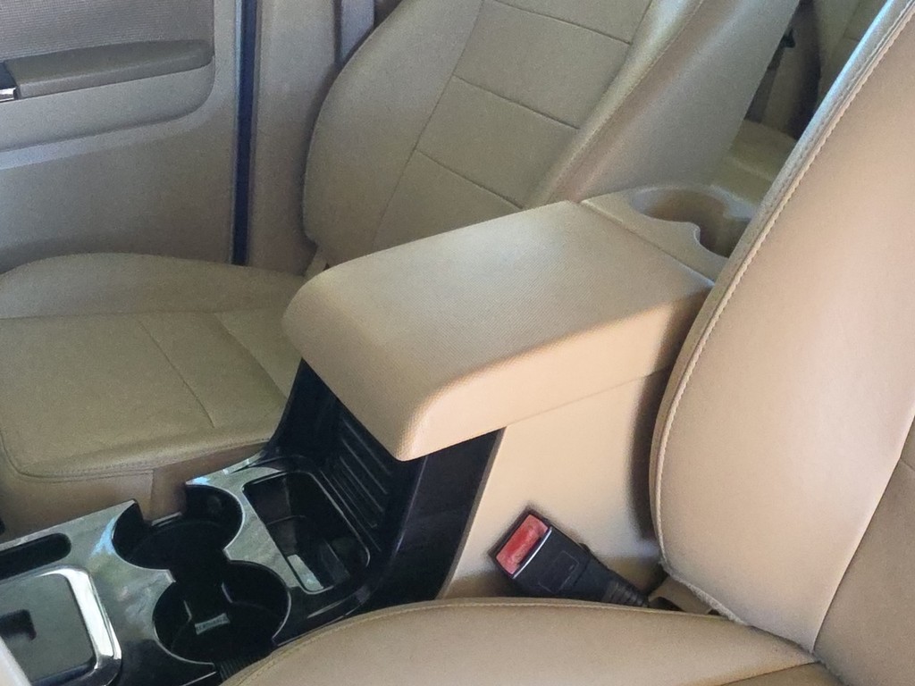 Ford Escape Vehicle Full-screen Gallery Image 18
