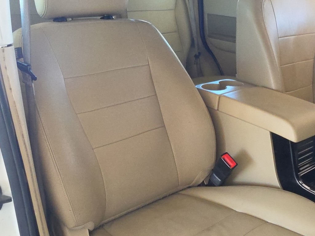 Ford Escape Vehicle Full-screen Gallery Image 19