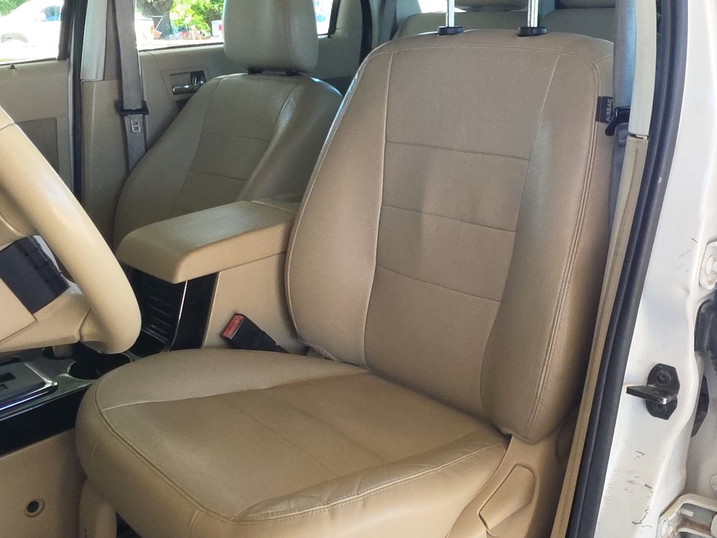 Ford Escape Vehicle Full-screen Gallery Image 20