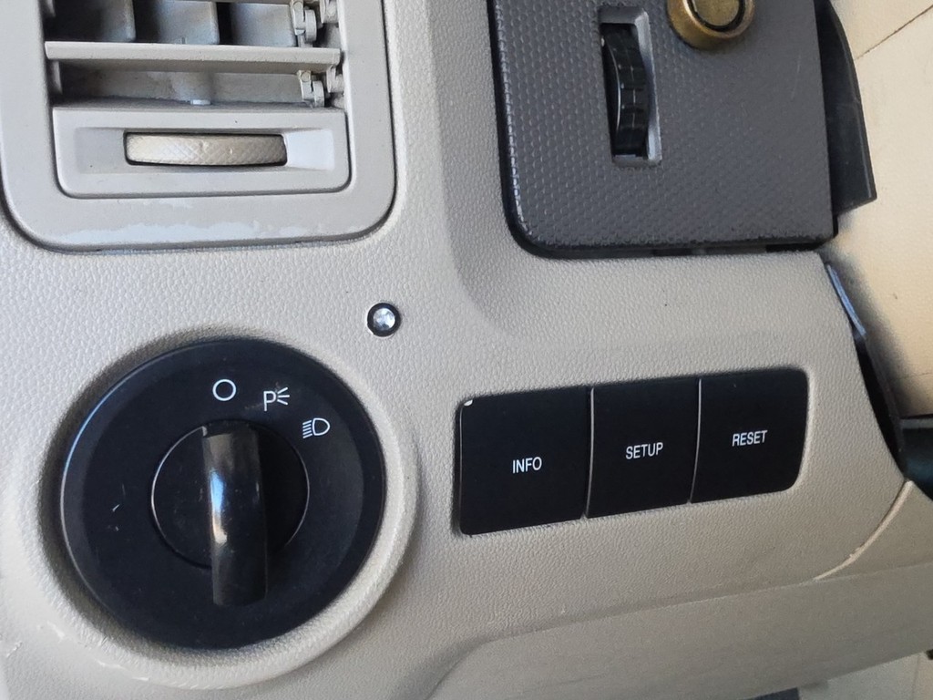 Ford Escape Vehicle Full-screen Gallery Image 21