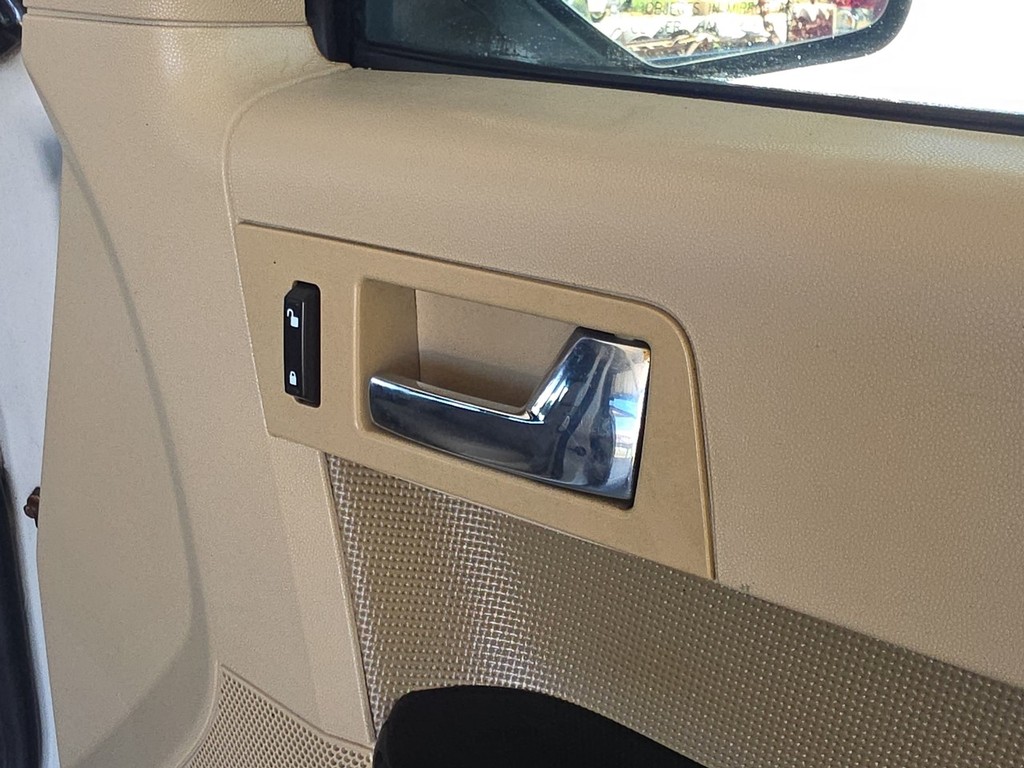 Ford Escape Vehicle Full-screen Gallery Image 26