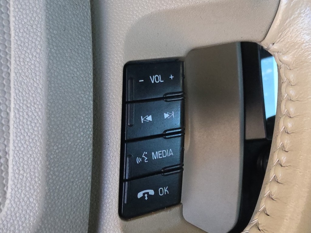 Ford Escape Vehicle Full-screen Gallery Image 29