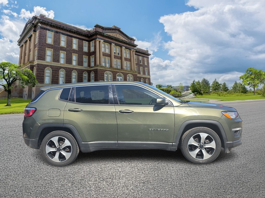 Jeep Compass Vehicle Full-screen Gallery Image 02